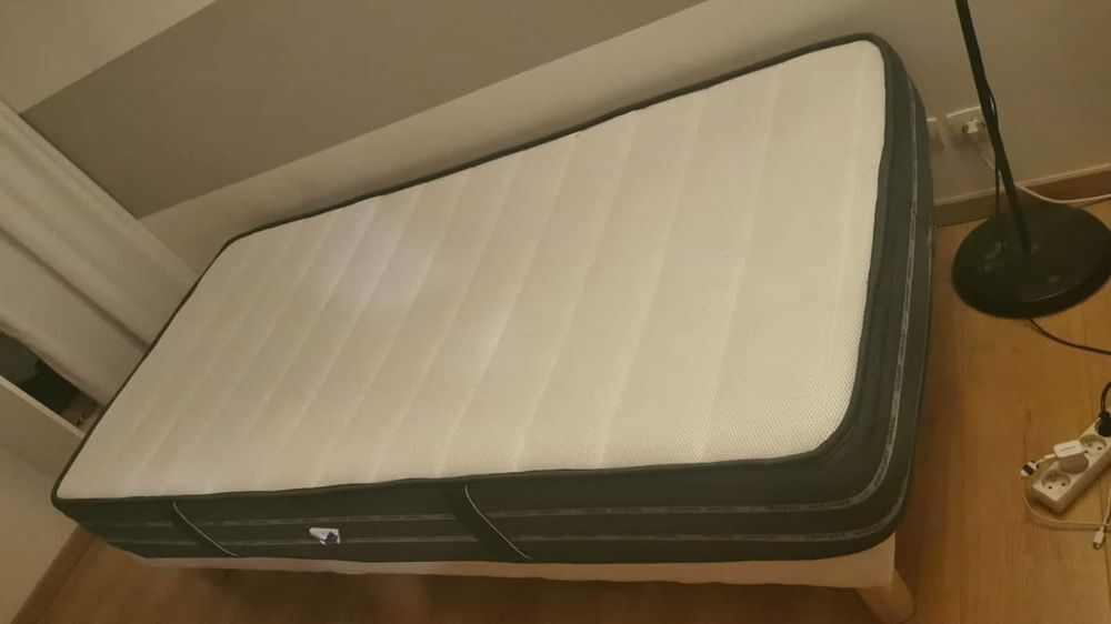 Matelas + Sommier quasi-neuf 90x190cm Meubles