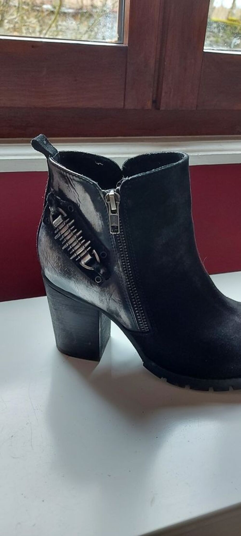 Bottines M&eacute;gio noires T39 neuves Chaussures