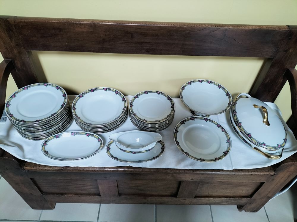 SERVICE DE TABLE EN PORCELAINE DE LIMOGES Décoration