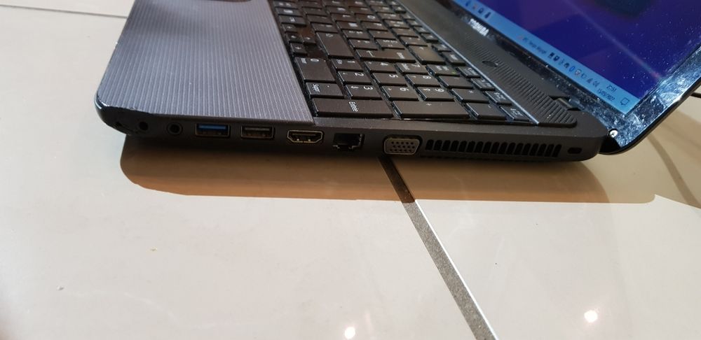 PC portable TOSHIBA C855, 15.6", Core i3, SSD 120Go, Win,10 Matériel informatique