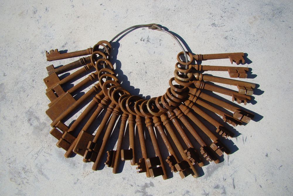 Trousseau de clefs anciennes 
