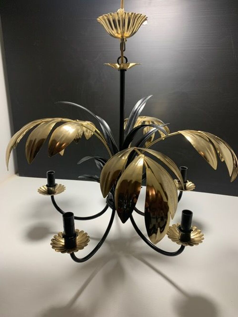 Lustre salon motif feuillage Décoration
