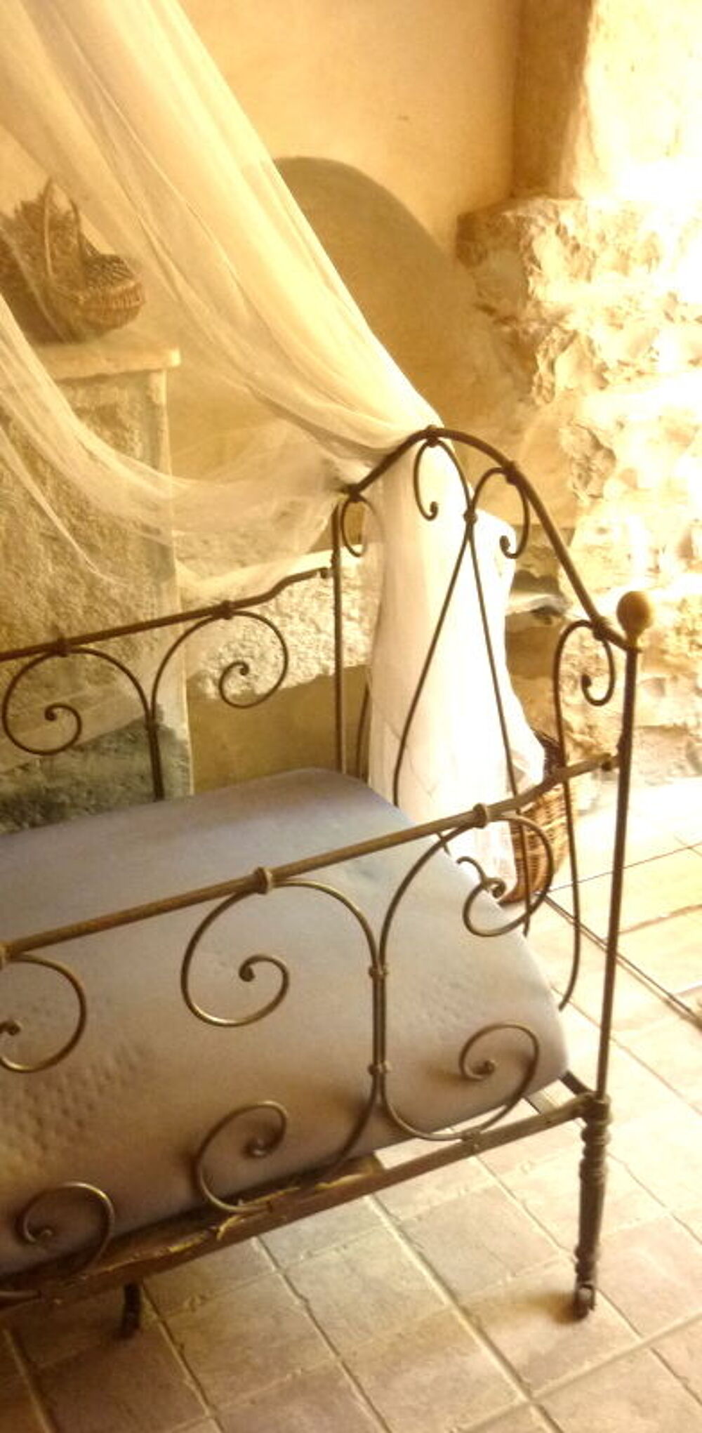 Tr&egrave;s beau lit m&eacute;tallique ancien pour enfant Meubles