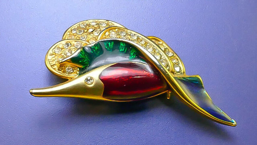 Belle broche en laiton dor&eacute; Bijoux et montres