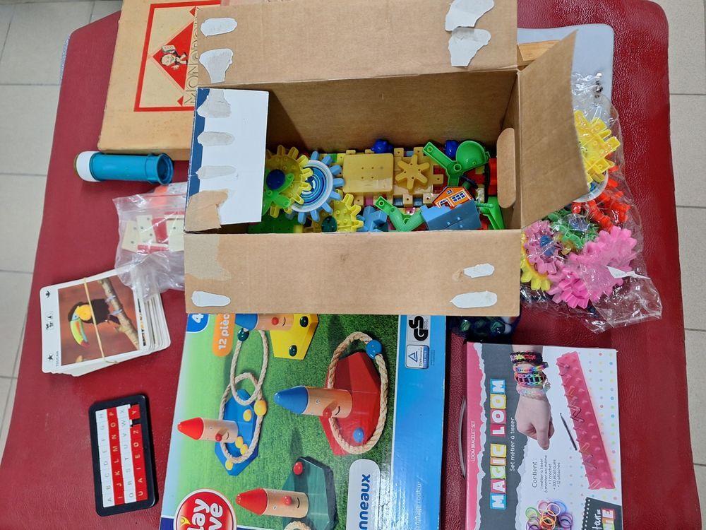 ensemble de 8 jouets"" Jeux / jouets