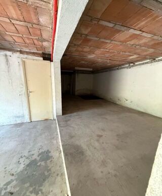  Parking / Garage à louer 50 m² Pourcieux
