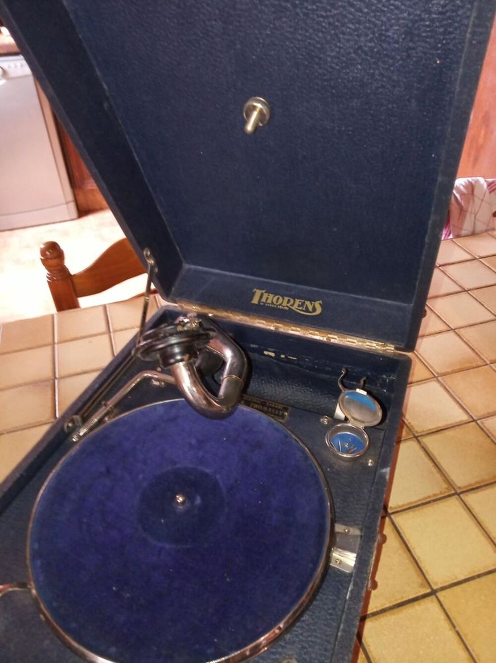  PHONOGRAPHE THORENS ( de marque SUISSE ) 