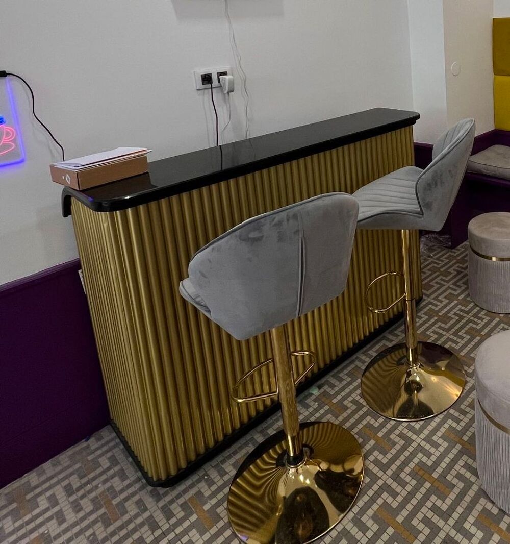 Bar en bois avec plaque en laiton dor&eacute; ondul&eacute; MAISON DU MONDE Décoration