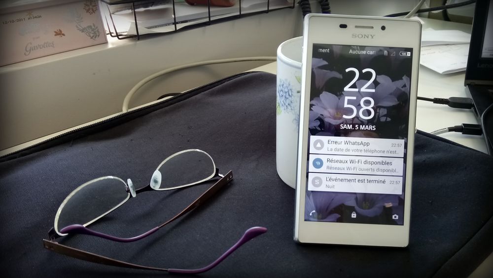 sony xperia M2 Téléphones et tablettes