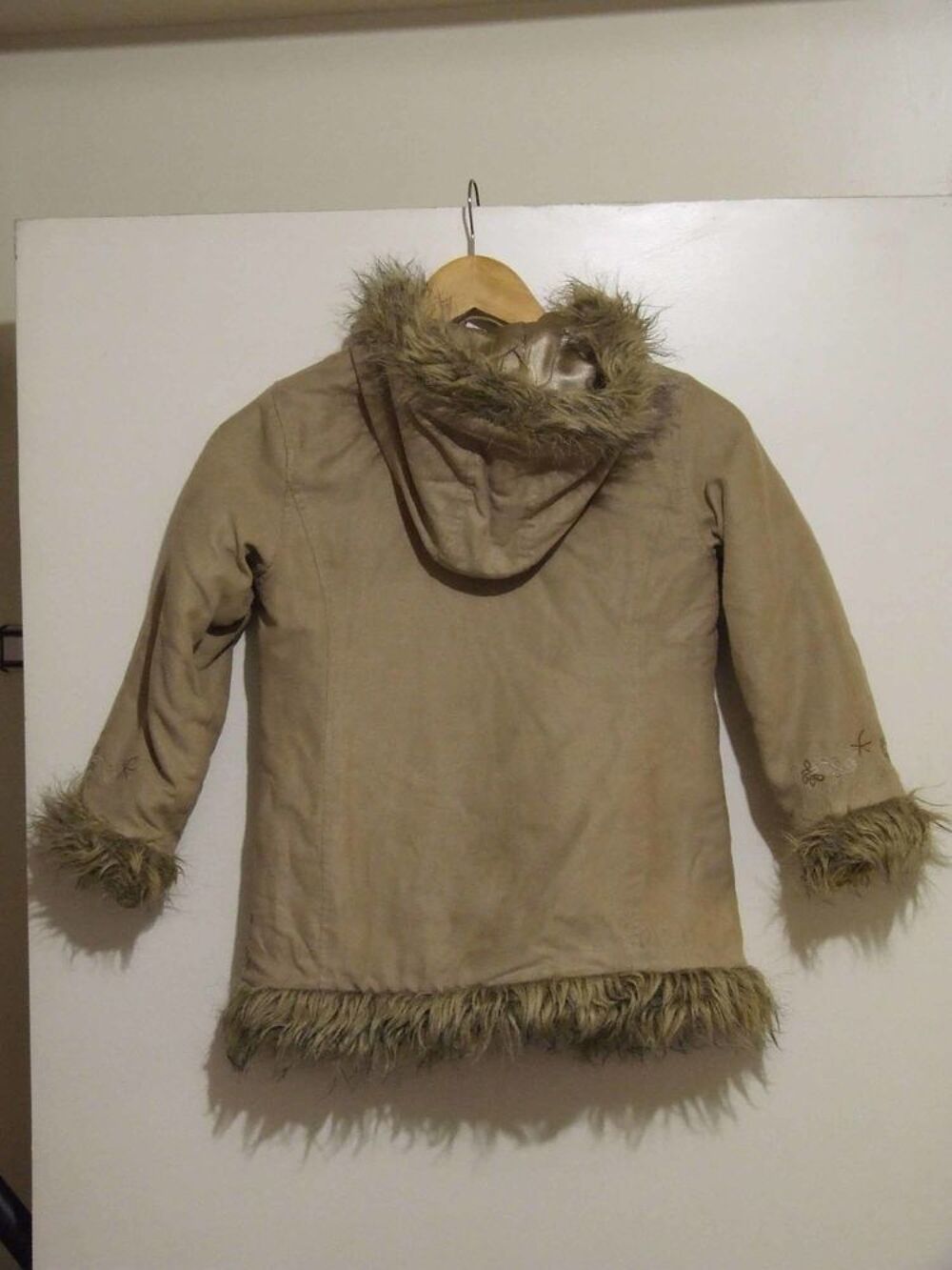 Manteau peau de p&ecirc;che beige fonc&eacute;, C&amp;A, 7&nbsp;ans (122&nbsp;cm) Vêtements enfants