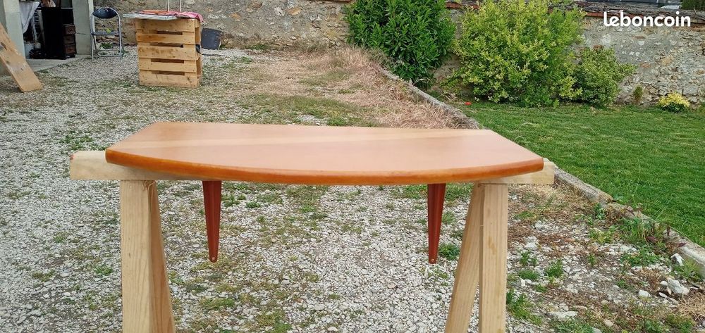 MEUBLE ETAGERE AVEC EN PLUS UNE ETAGERE AVEC DES EQUERRES . Meubles