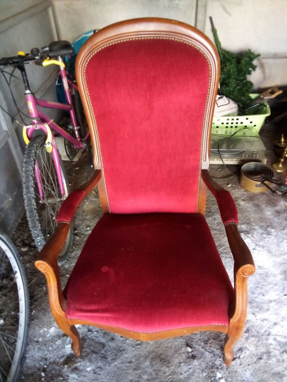 Fauteuil voltaire tissus velours rouge en &ecirc;tre massif teint&eacute; Meubles
