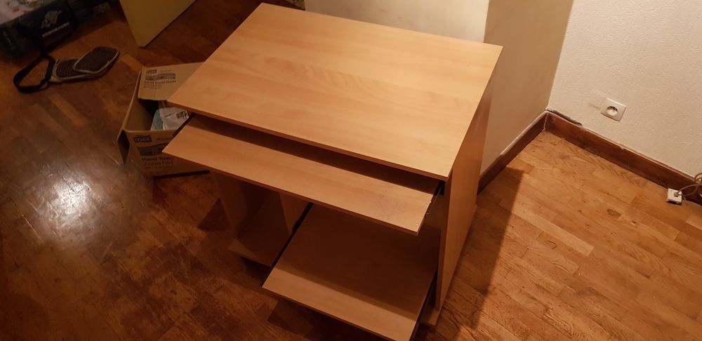 Bureau informatique compact Meubles