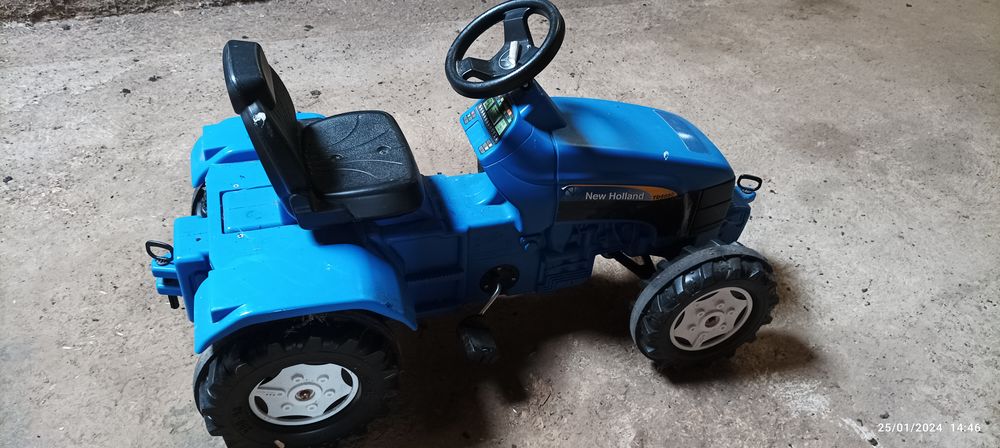 Tracteur &agrave; p&eacute;dales enfant
Jeux / jouets