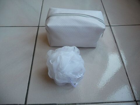 Trousse blanche et fleur de douche - NEUVES 10 Celles-sur-Belle (79)