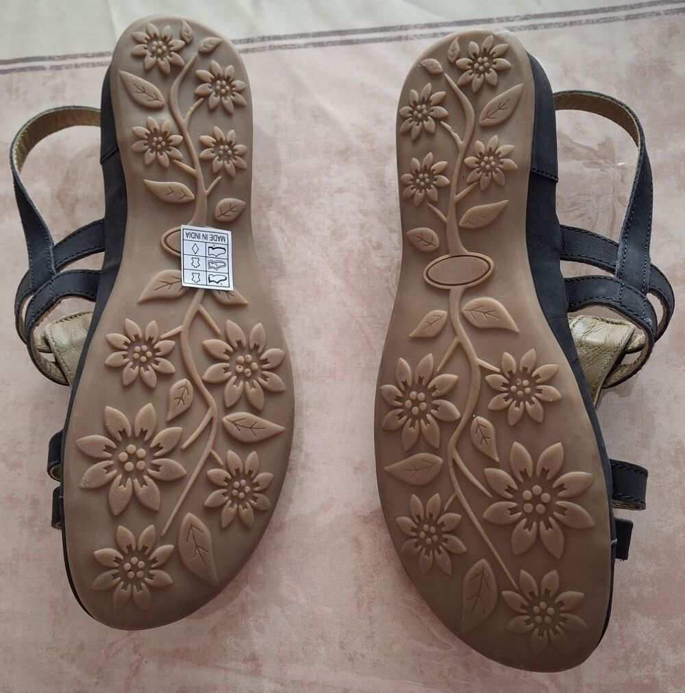 Sandales p&eacute;diconfort noires femme pointure 41 jamais port&eacute;es Chaussures