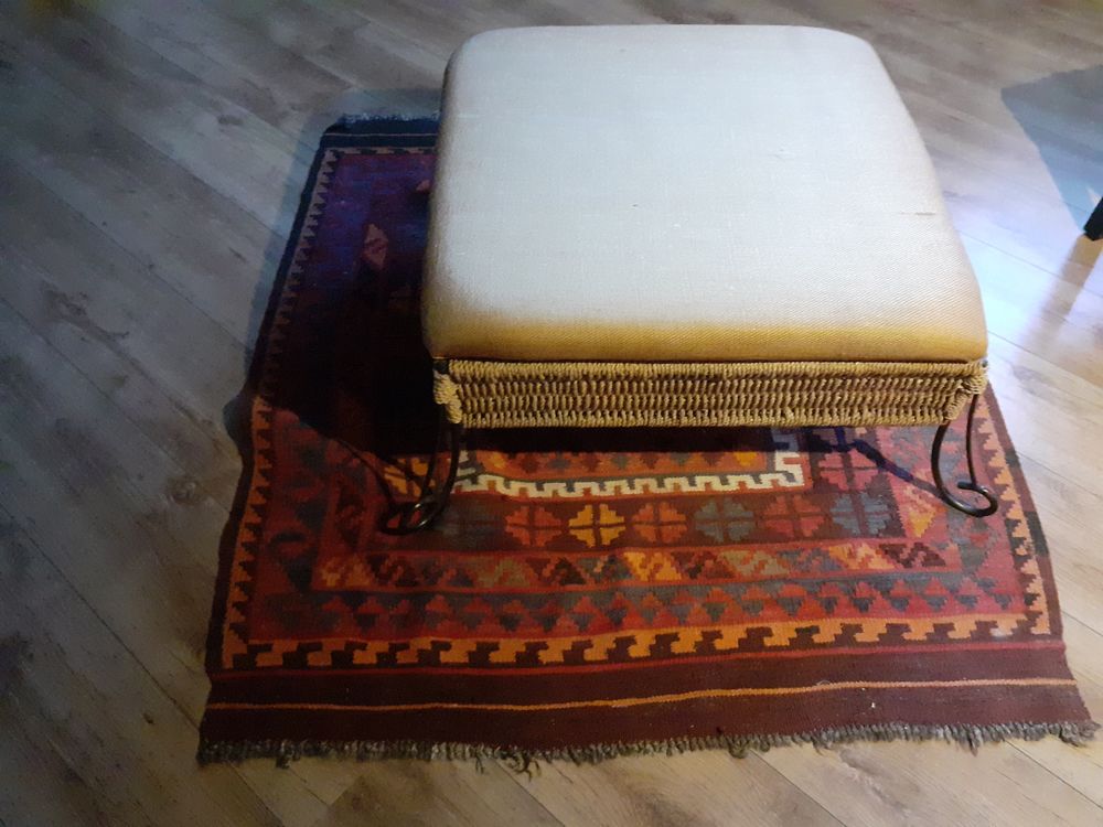 FAUTEUILS ET BANQUETTE Meubles