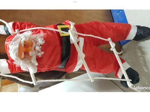 P�re No�l avec son �chelle/ Habit de p�re No�l 10 Beauvais (60)