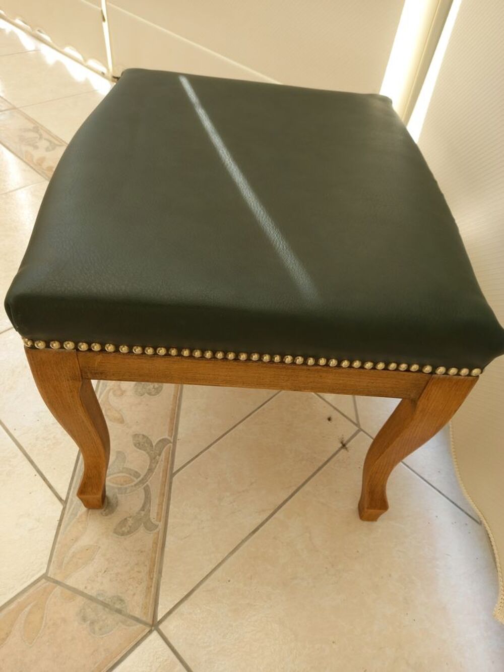 Tabouret de style. Meubles