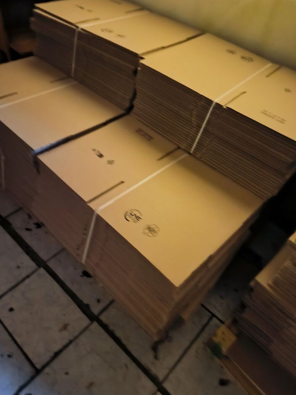 Cartons neuf 36x27x16 
Bricolage