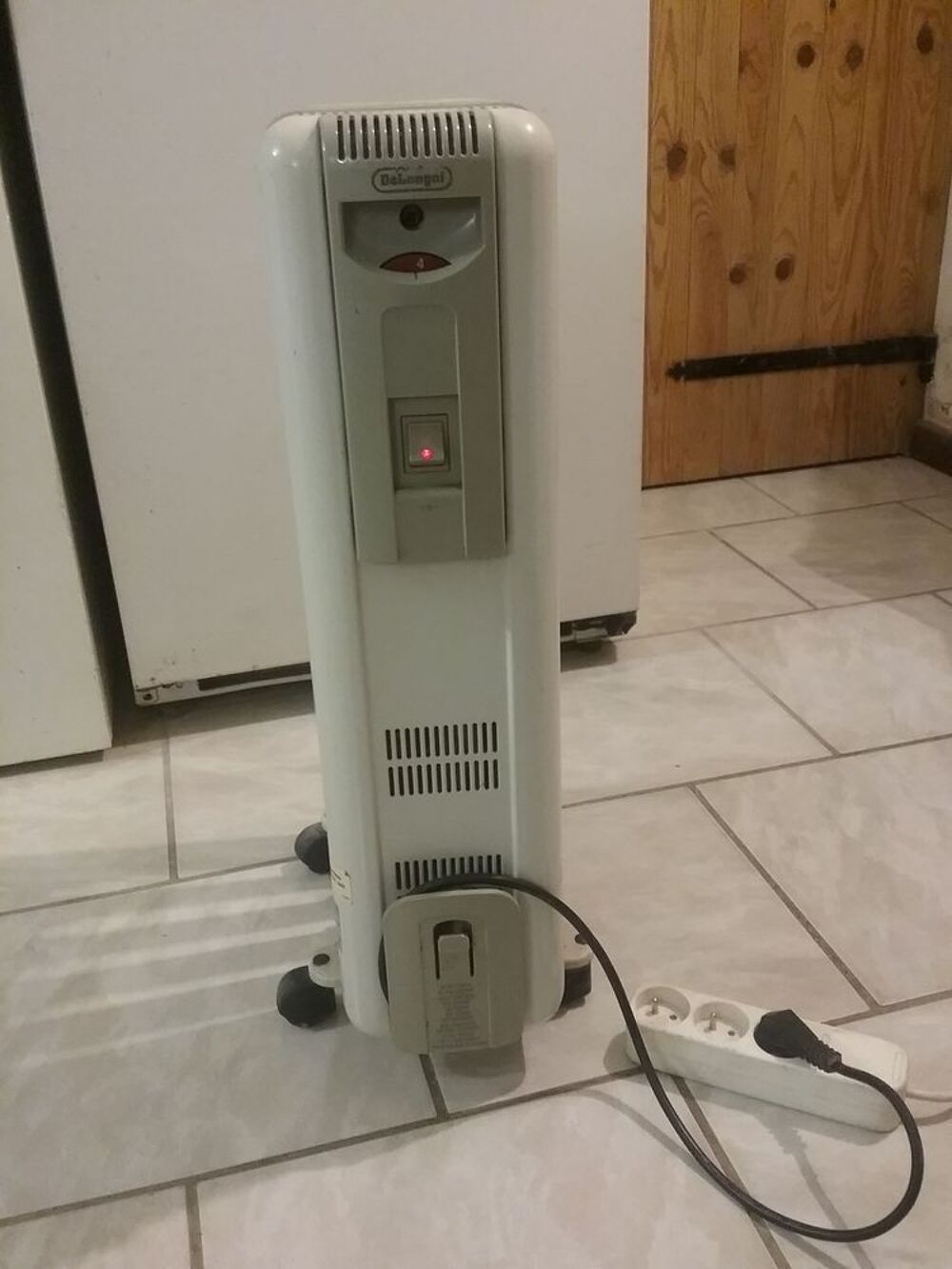 Petit radiateur Delonghi &eacute;lectrique et sur roulettes. Bricolage