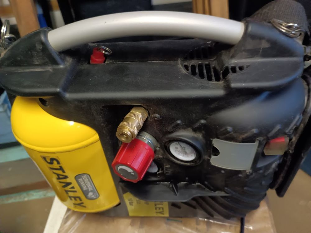 Stanley Compresseur DN200/10/5 - Compresseur &agrave; Air 10 Bar - Bricolage