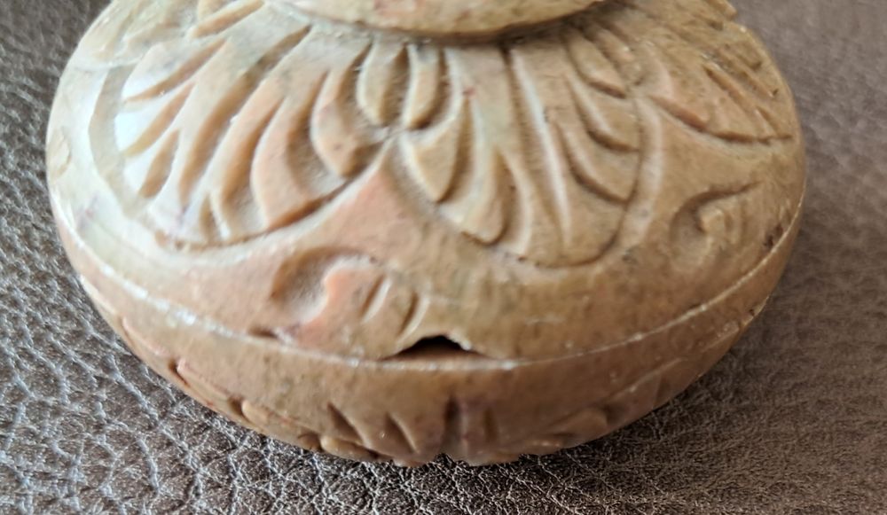 petite bo&icirc;te d&eacute;corative en pierre pilulier sculpt&eacute;e Décoration