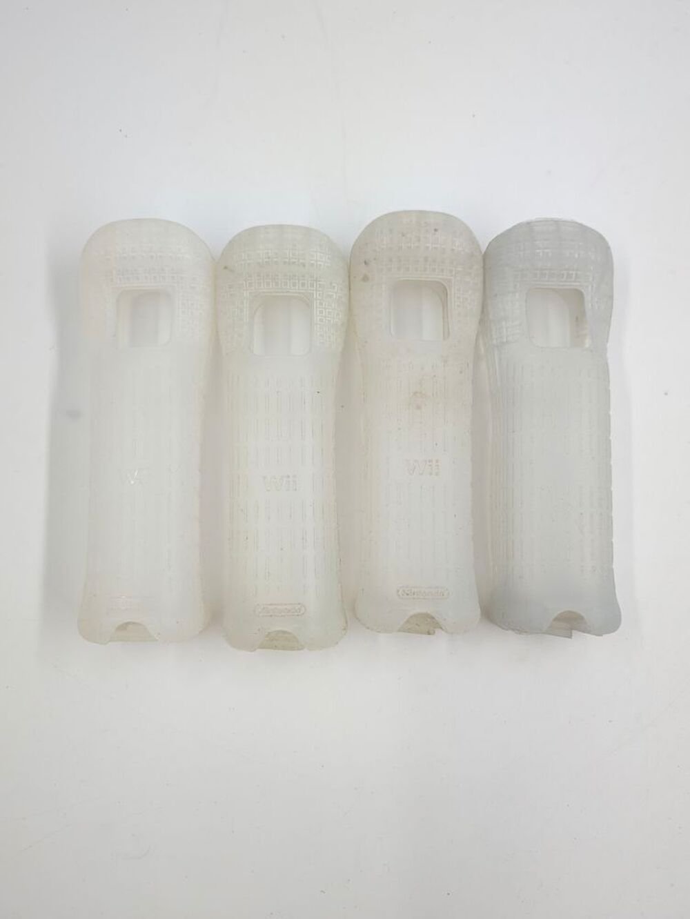 Lot d'accessoires Nintendo Wii 4 protections pour manettes Consoles et jeux vidéos