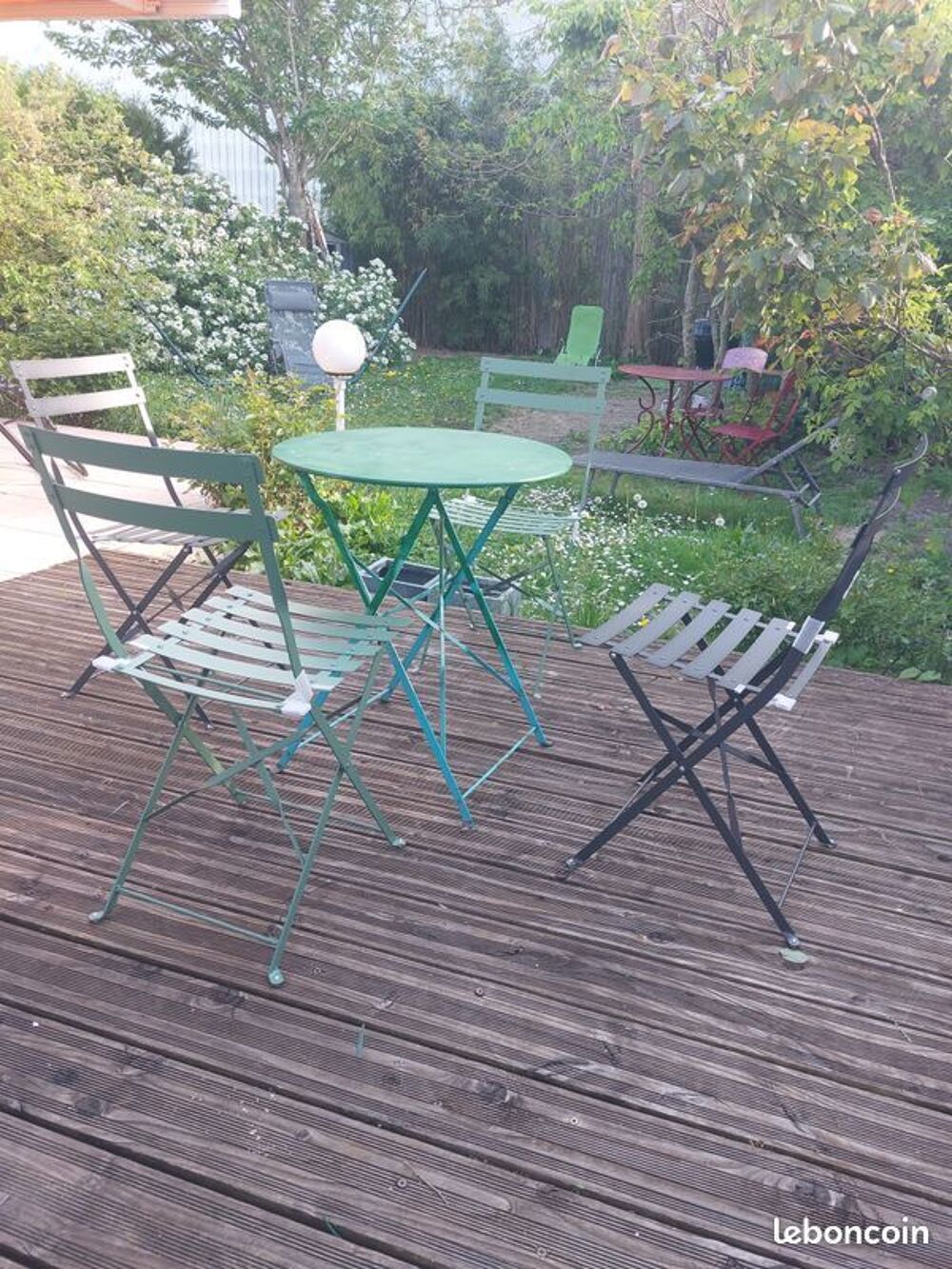 1 Table ronde et 4 chaises neuves de bistrot ou de jardin Jardin