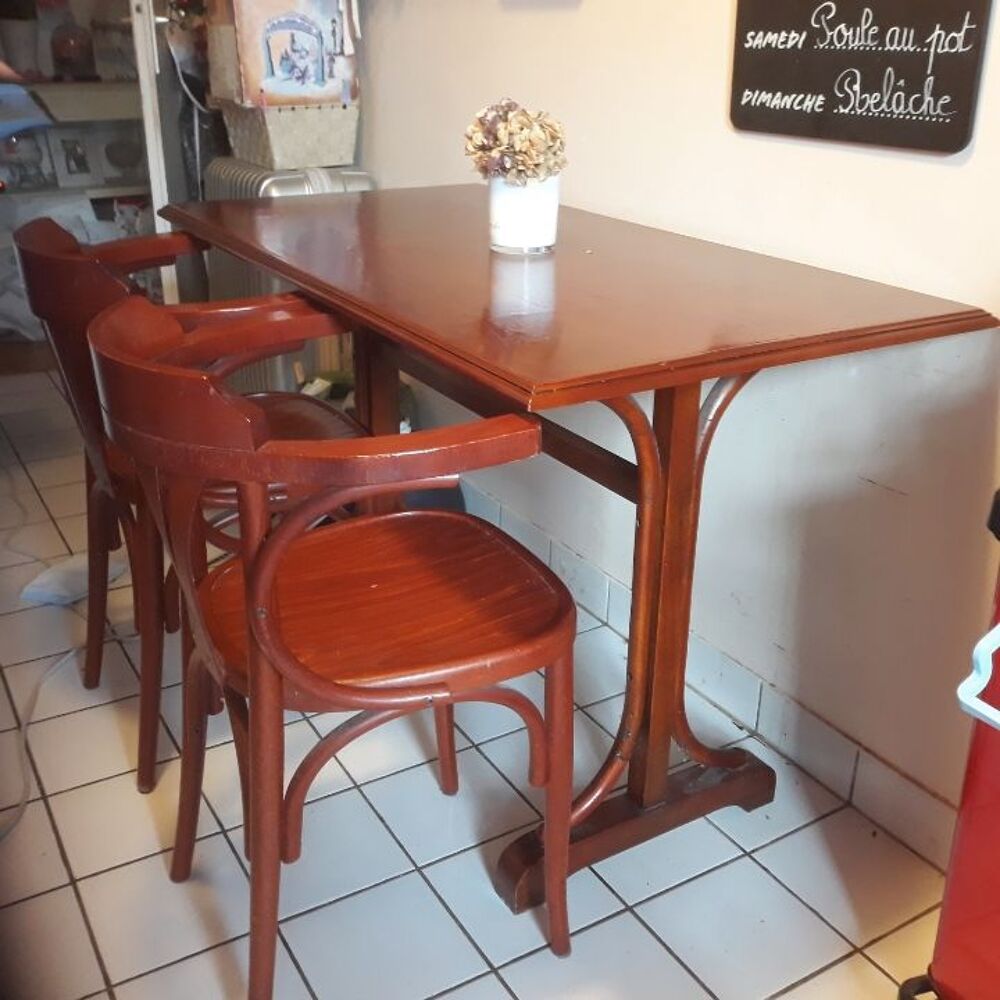 Jolie table style bistrot DE LA MAISON DU MONDE Meubles