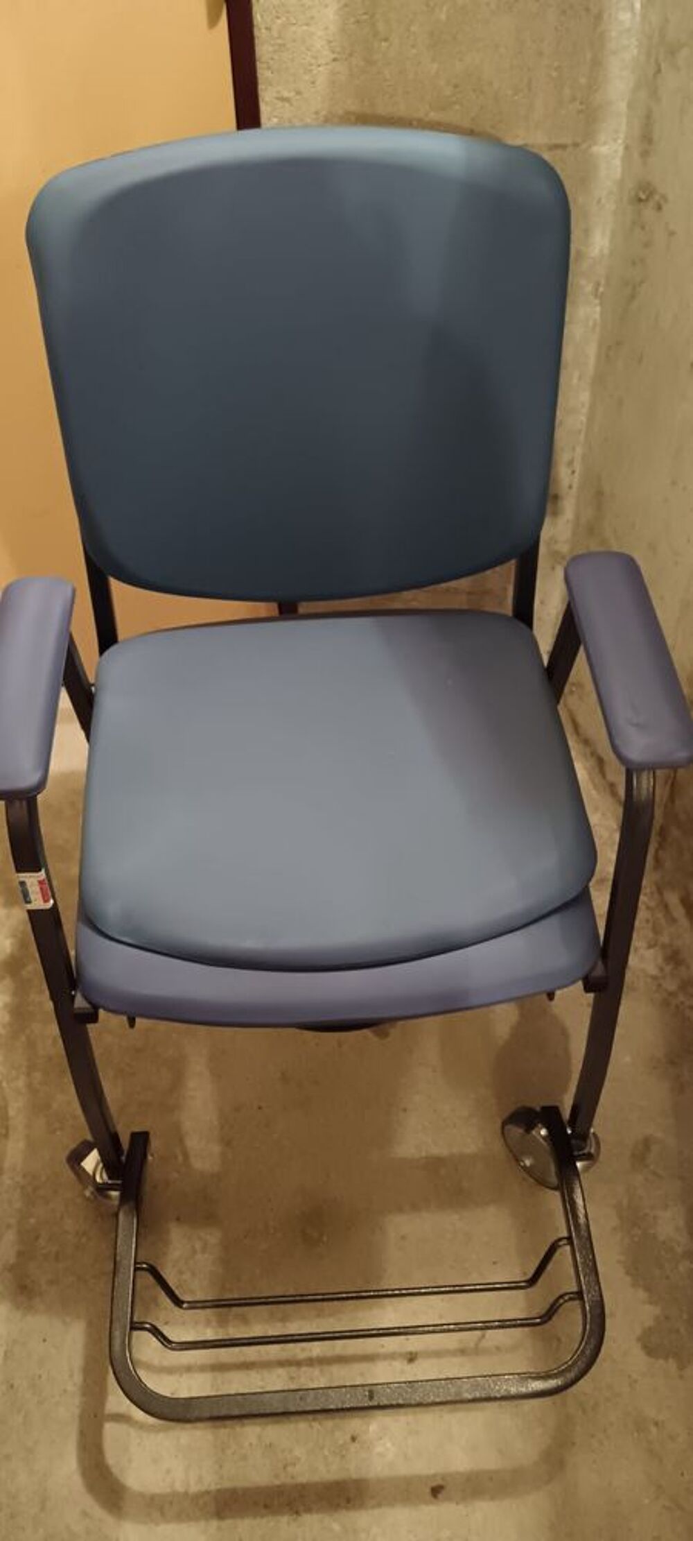 Chaise roulante avec pot de toilette HERDEGEN Meubles