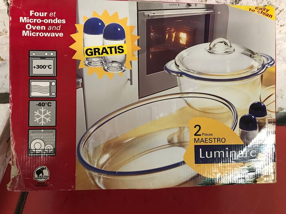 coffret neuf de 2 plats + 1 sali&egrave;re 1 poivrier pour 55eur Electrom�nager