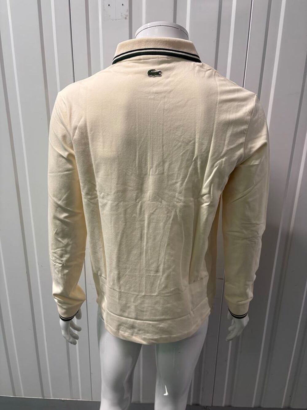 polo Lacoste neuf et authentique Vêtements