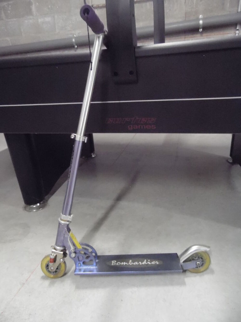 trotinette adapt&eacute;e adultes
Pratiquement neuve Bricolage
