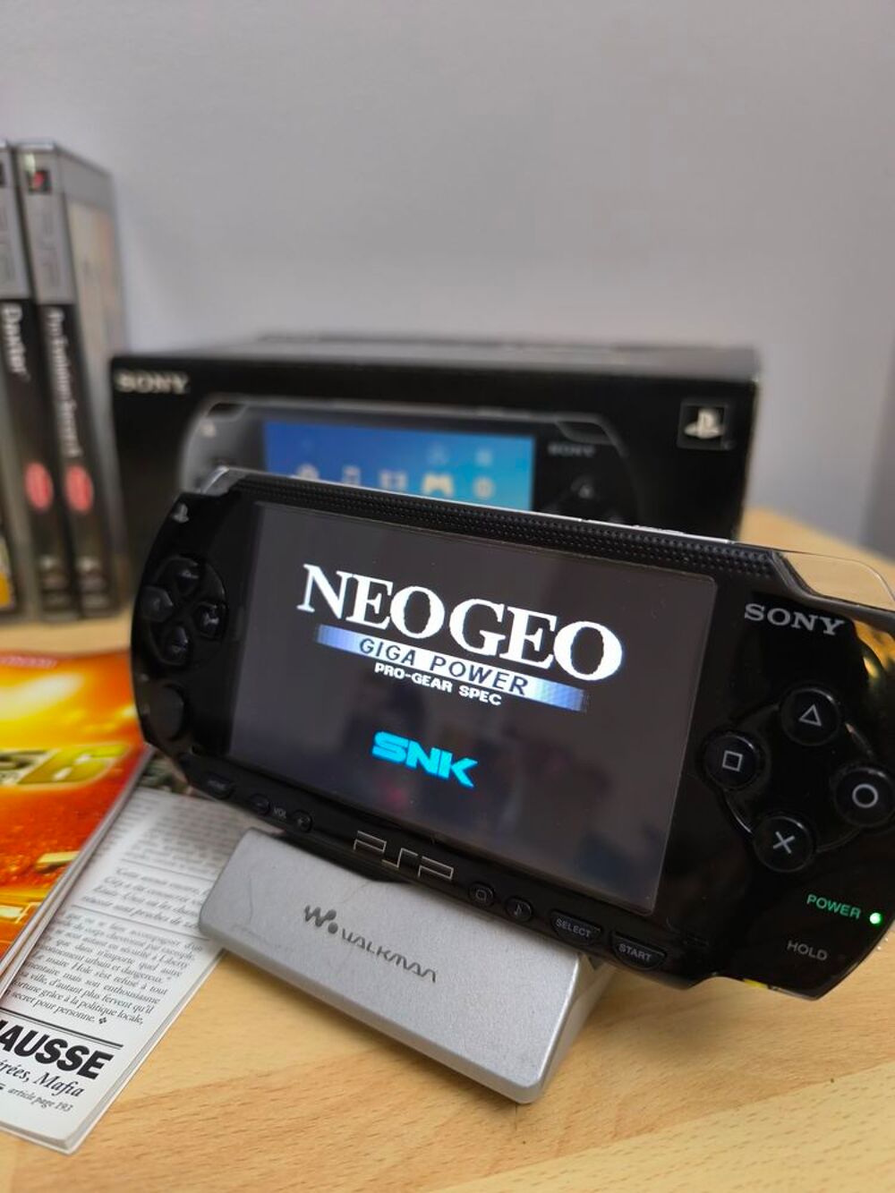 PSP-1004 + 3 jeux physiques + &eacute;mulation arcade r&eacute;tro Consoles et jeux vidos