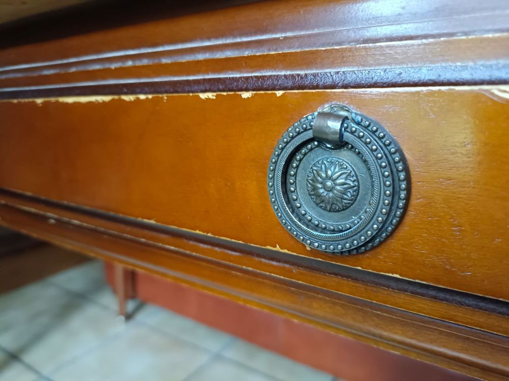 Bureau style Louis 16
a r&eacute;cup&eacute;rer sur Gradignan. Meubles
