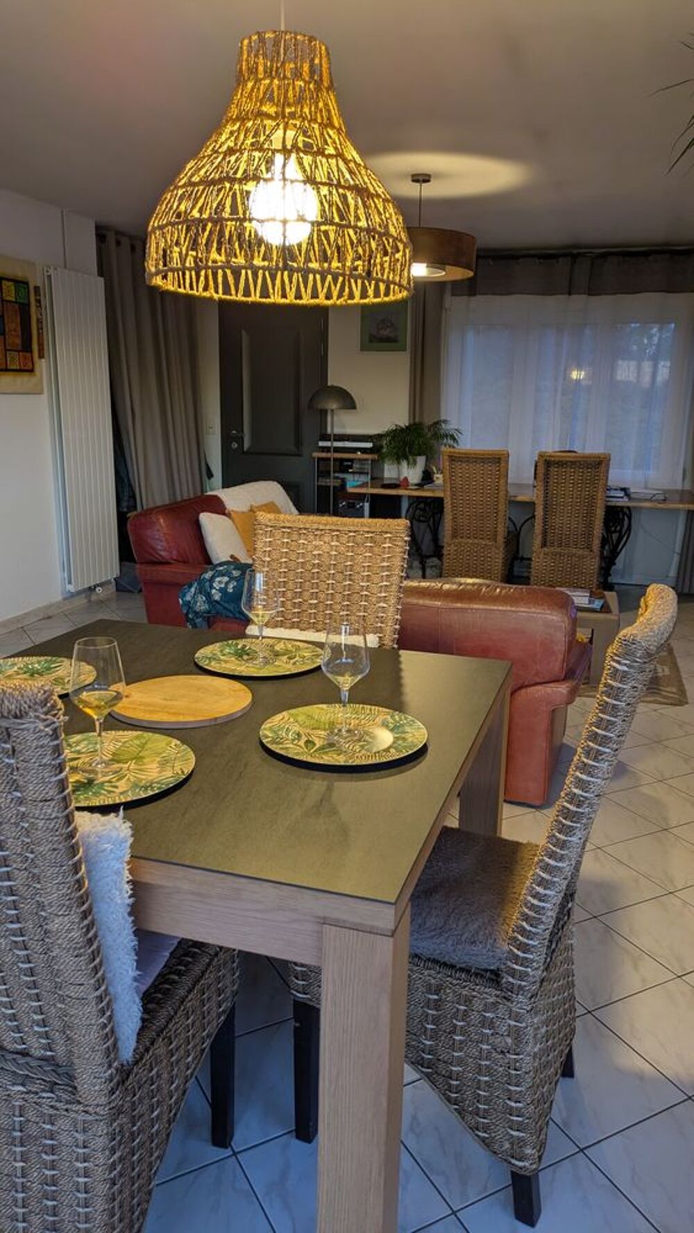 Table haut de gamme 
Meubles