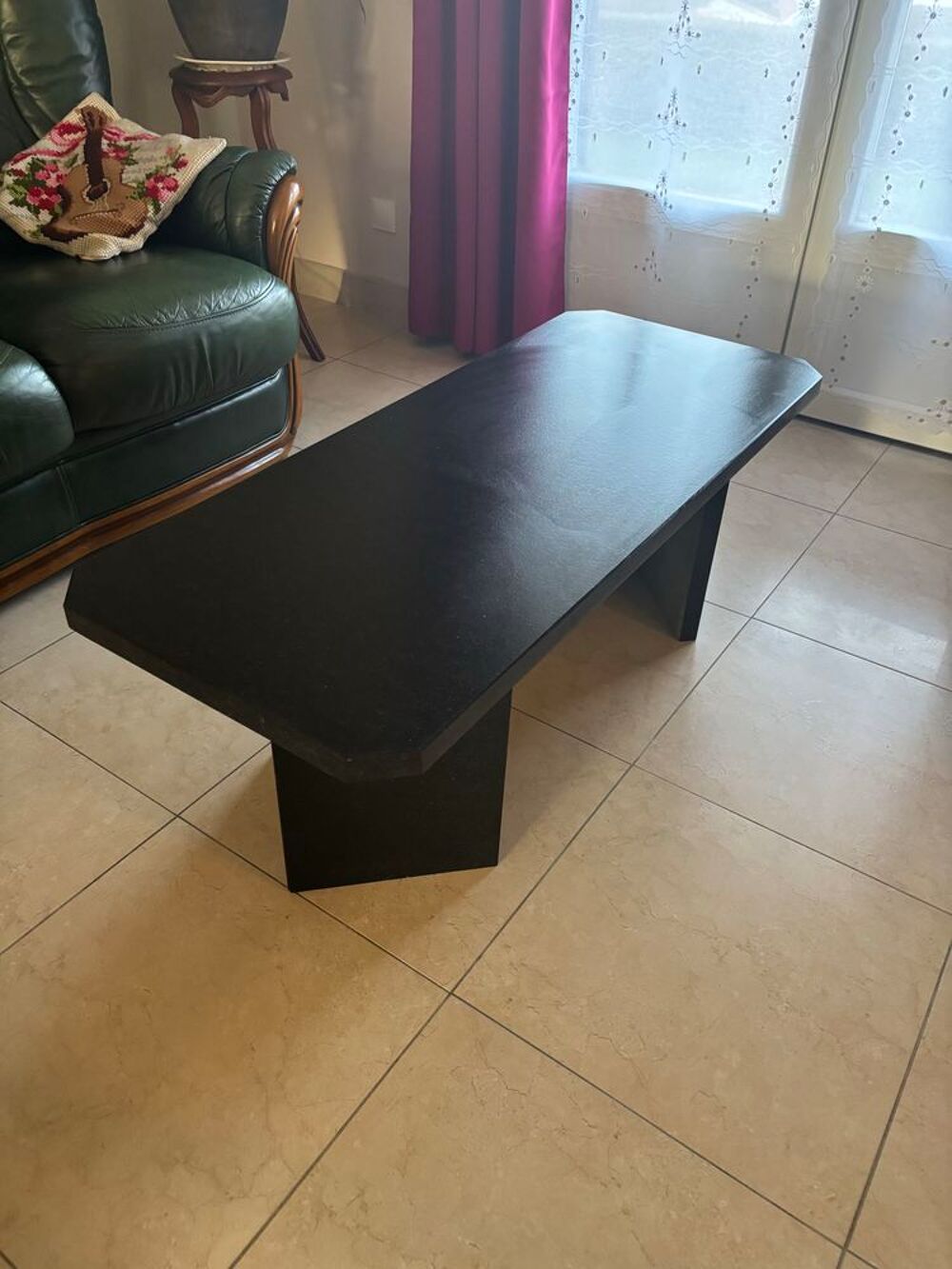 table basse noire en granit Meubles