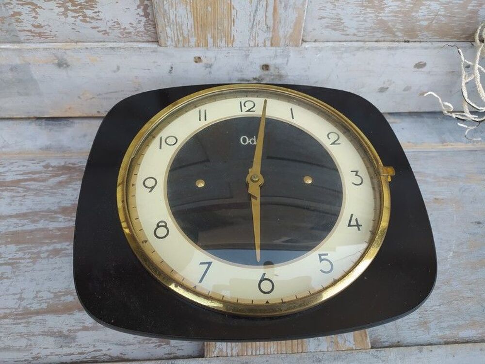 Pendule Murale Vintage ODO Formica Noir et Laiton
