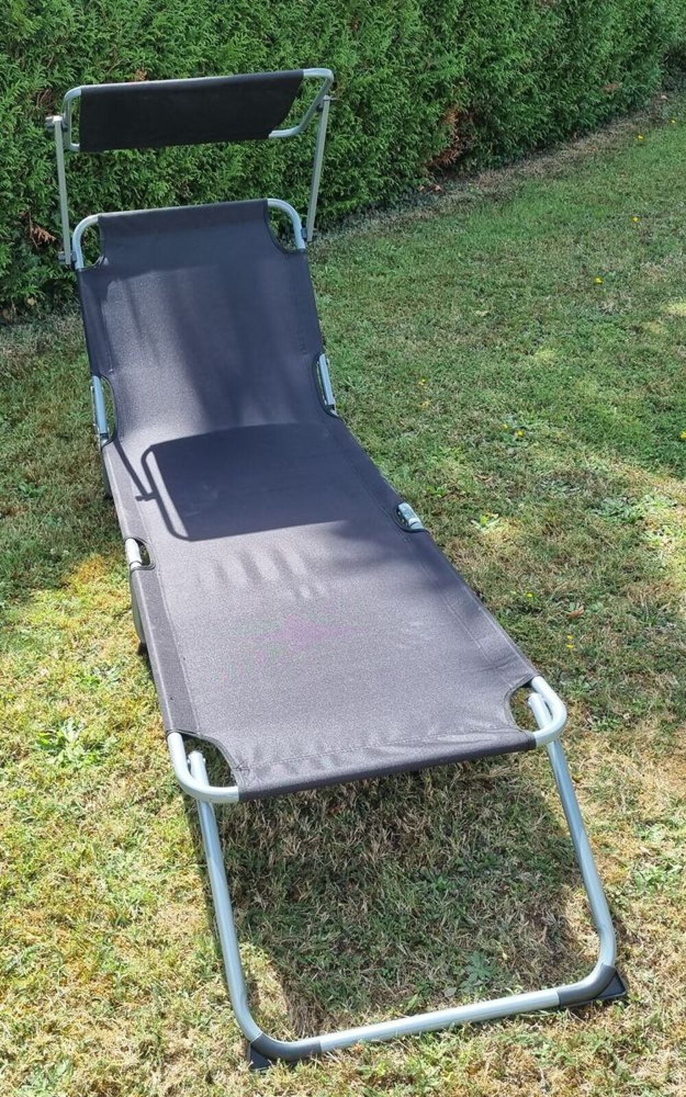 ces chaises longues vous attendes Jardin