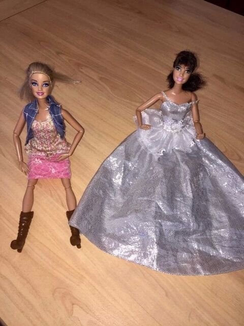 Lot de 2 barbies articules en tbe  25 euros
25 Laurat (32)