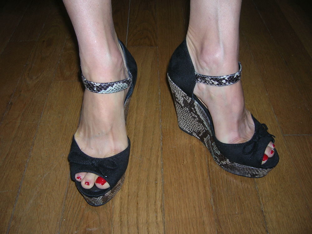 Sandales talons compens&eacute;s neuves pointure 35 Chaussures