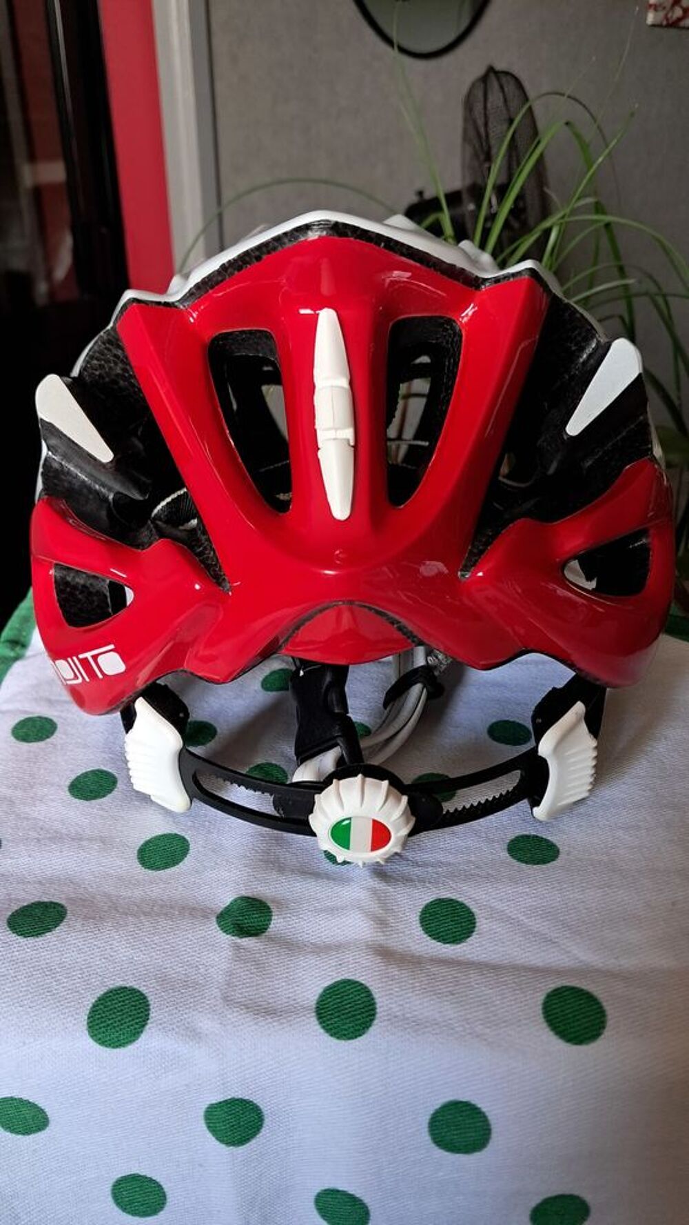 v&eacute;lo de route cervelo avec casque Vélos