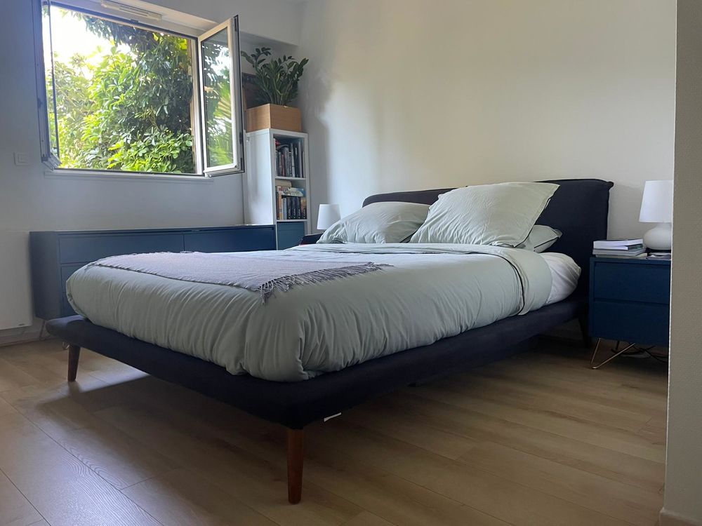 Lit double Aurore lin stonewashed + matelas. Tr&egrave;s bon &eacute;tat! Meubles