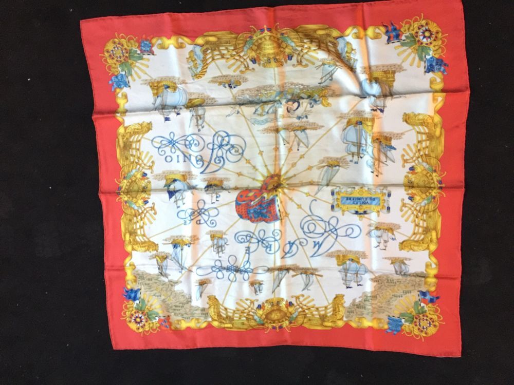 V&eacute;ritable foulard Herm&egrave;s Vêtements