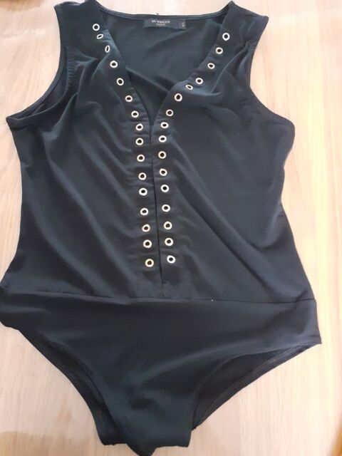 BODY sans manches
in vogue Taille M/L
Sexy noir
3 attaches 12 Bezons (95)