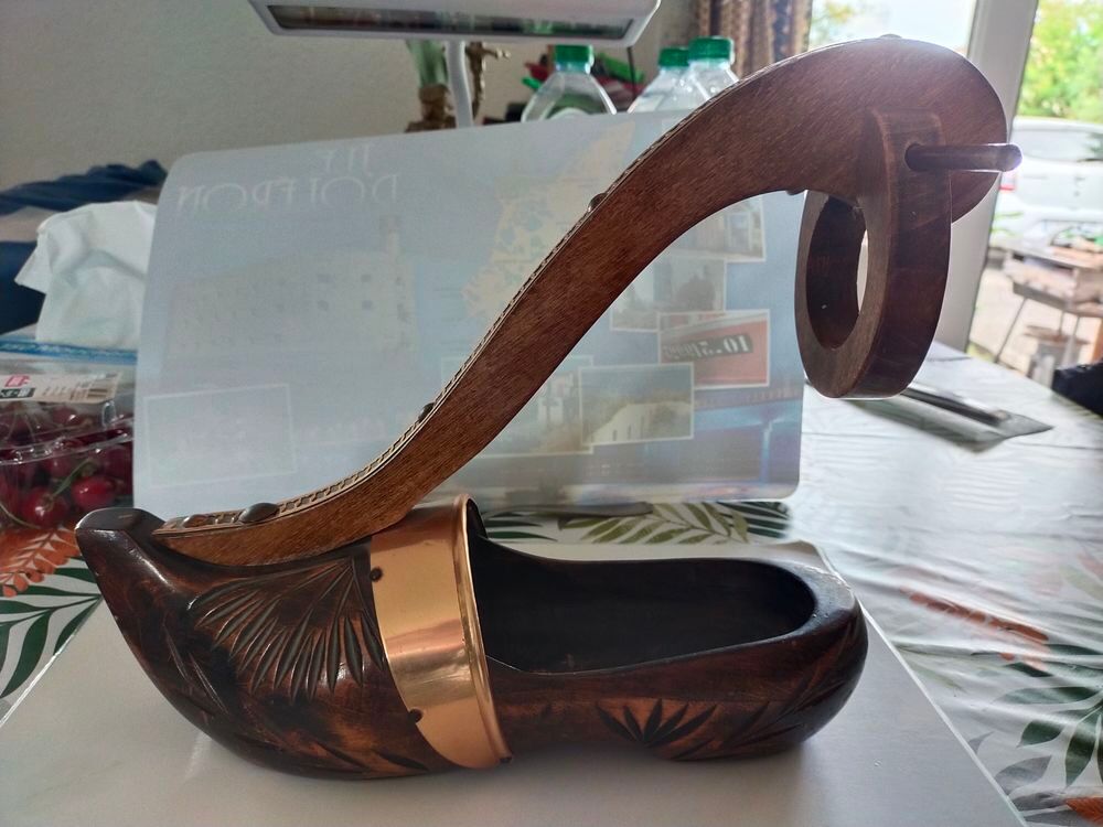 SABOT PORTE BOUTEILLE EN BOIS . Cuisine