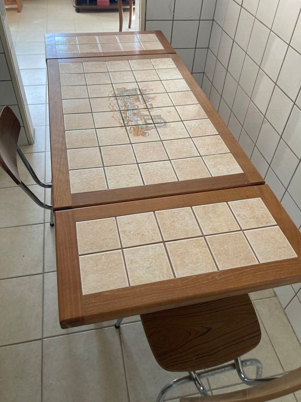 Table de cusine carrel&eacute;e Meubles