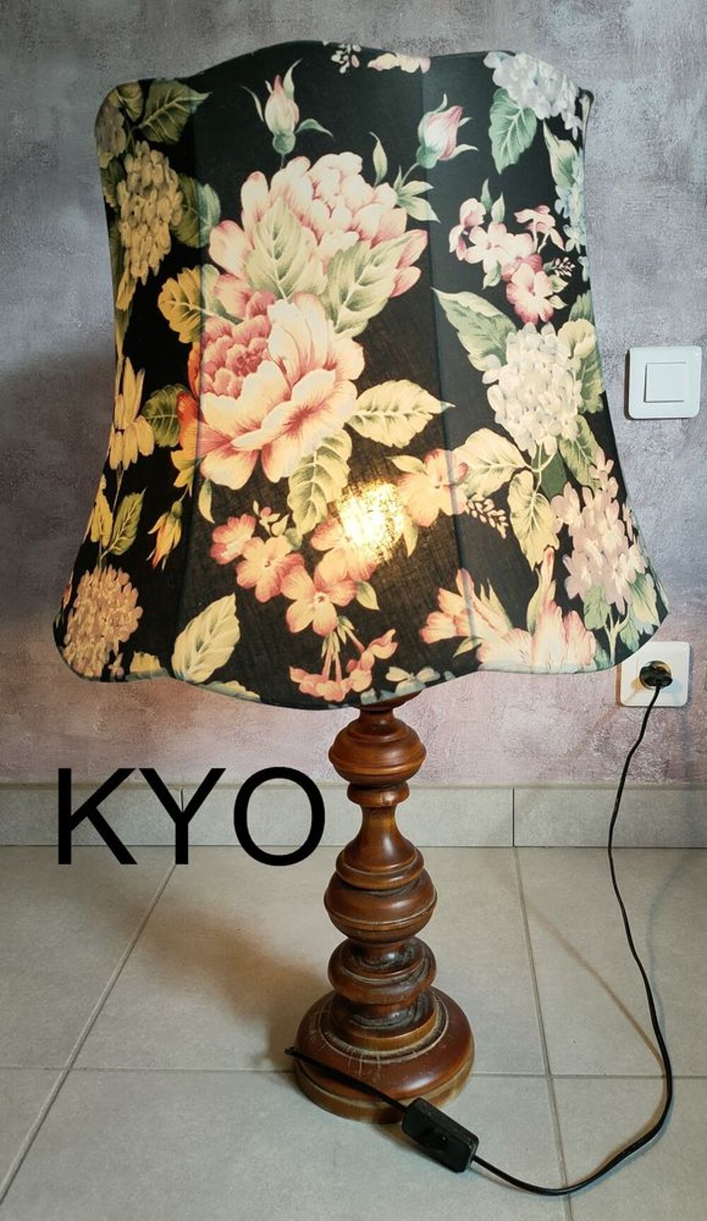 Grande Lampe &agrave; poser, abat-jour fleurs, bois tissu Décoration
