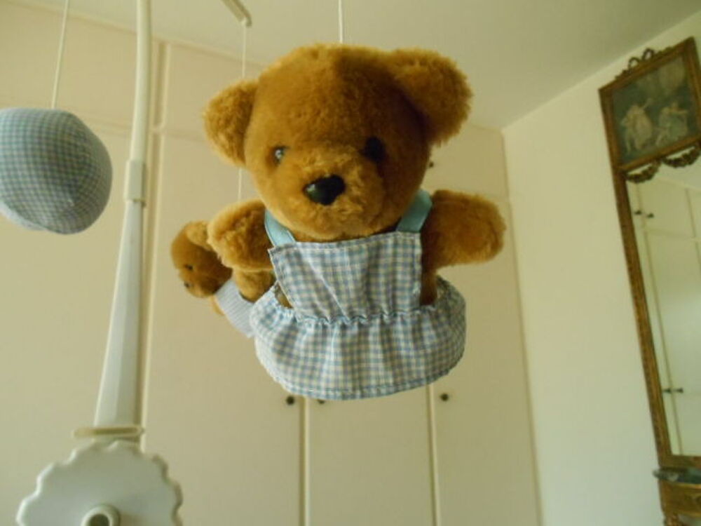 Mobile musical et support pour ciel de lit de b&eacute;b&eacute; Mobilier enfants